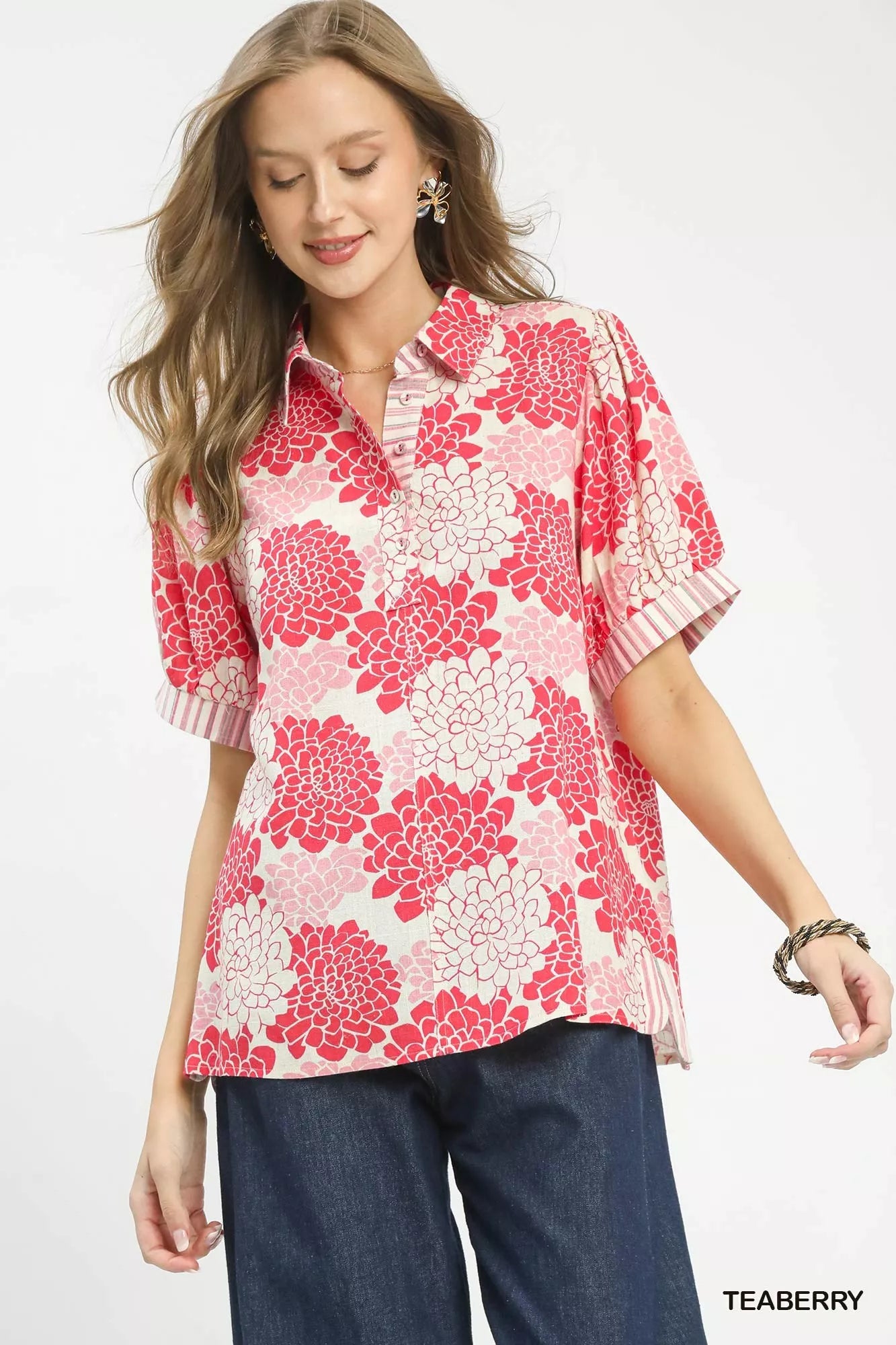 Lavendar Lane Clothing floral collared short sleeve blouse with a feminine floral pattern and classic collar detail.
